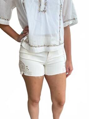 NEW GIGI women's side embroidery mid-rise short in white